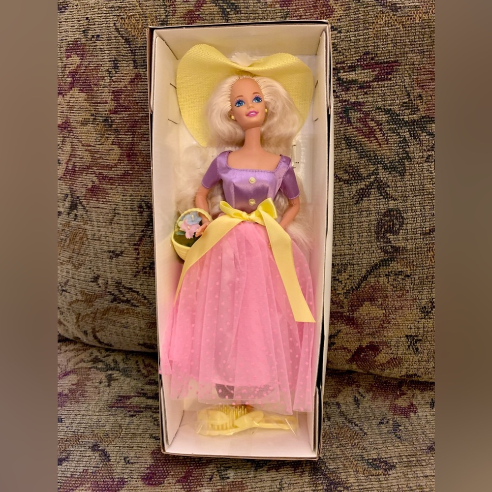 Barbie/ spring blossom.   AVON Special Edition.  Boxed !     1995   RARE